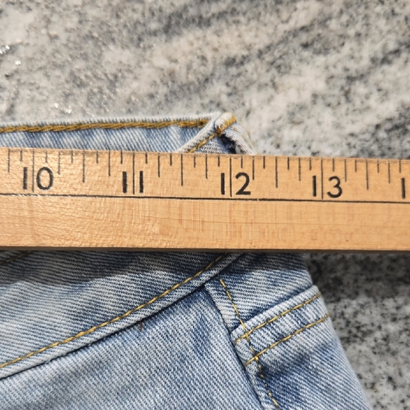 Cali 1850 Size 3/26 Light Wash High Waist Wider Leg Denim Flower Embellish Jeans - Picture 10 of 16